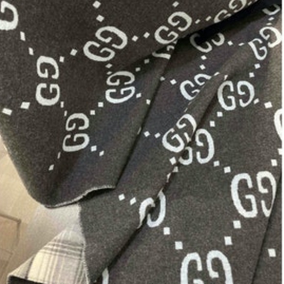 Gucci poncho - Picture 4 of 9